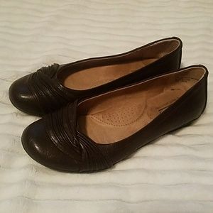 Cliffs by White Mountain brown flats